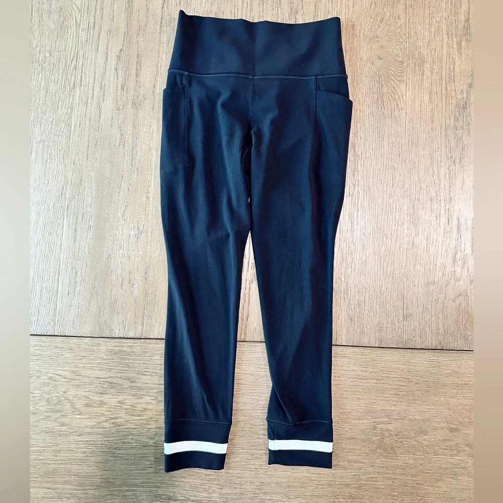 Athleta Salutation Stash Colorblock 7/8 Tight Size PS Black/White - Picture 2 of 11